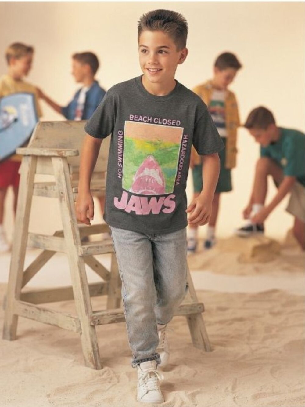 Universal Studios Jaws Kids Boys M Charcoal Graphic T-Shirt Beach Closed Retro - Picture 1 of 6